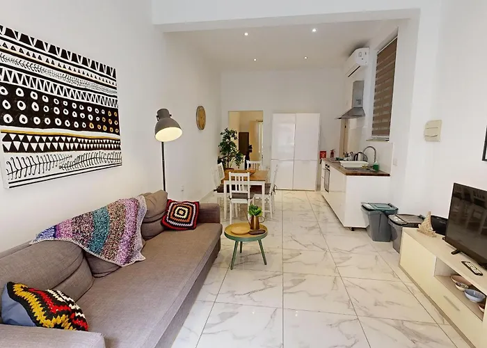 Seaside Apartment Steps Away From The Sea